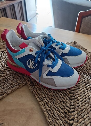 Supreme sneaker