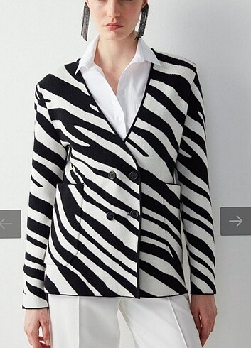 İpekyol etiketli hayvan desenli blazer ceket