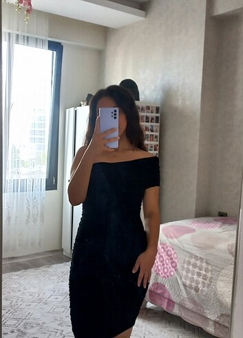 Siyah büzgülü elbise