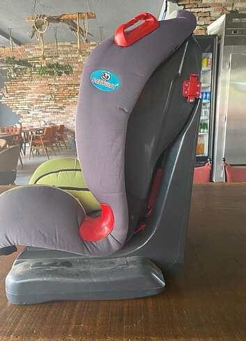 Araç içi bebek koltuğu
