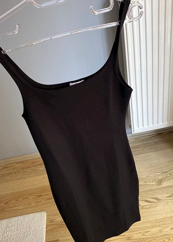 Siyah Boğaz Yaka Kolsuz Fitted Midi Elbise