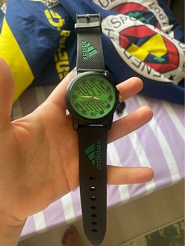 Adidas saat