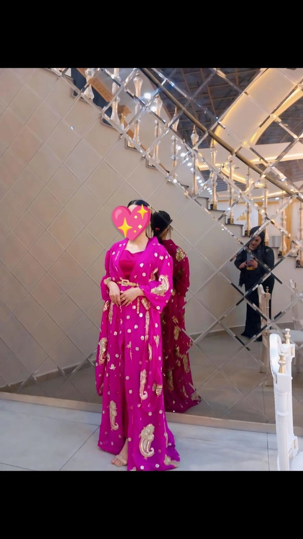 Pembe Parlak Desenli V Yakalı Uzun Elbise - Görsel 3