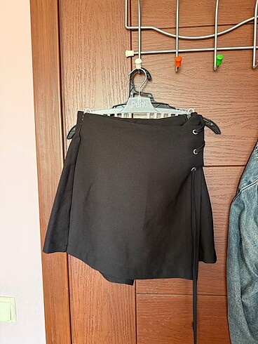 Trendyol ip detaylı mini şort etek siyah - Görsel 3