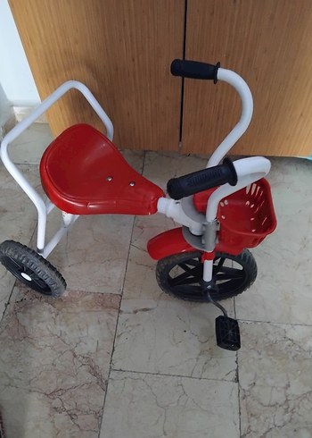 Kırmızı Çocuk Üç Tekerlekli Bisiklet
