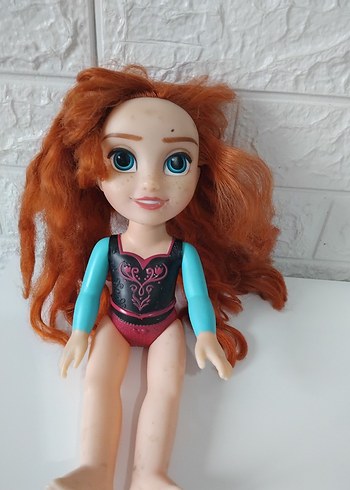 Kahverengi saçlı mavi gözlü oyuncak bebek - Görsel 2