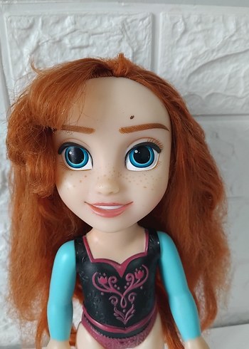 Kahverengi saçlı mavi gözlü oyuncak bebek - Görsel 3