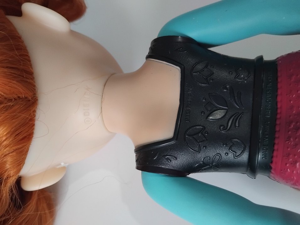 Kahverengi saçlı mavi gözlü oyuncak bebek - Görsel 4