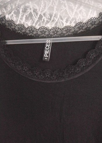 Dantelli V Yaka Siyah Kadın Bluz - Görsel 2