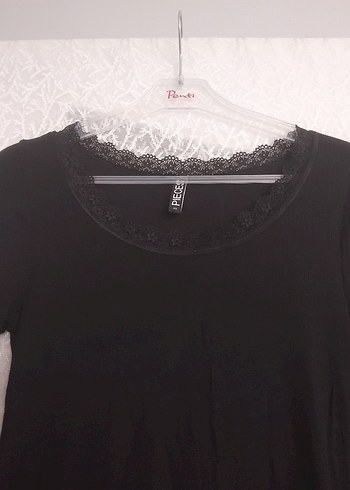 Dantelli V Yaka Siyah Kadın Bluz - Görsel 3