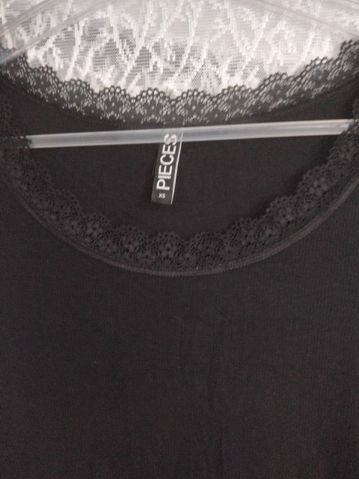 Dantelli V Yaka Siyah Kadın Bluz - Görsel 2