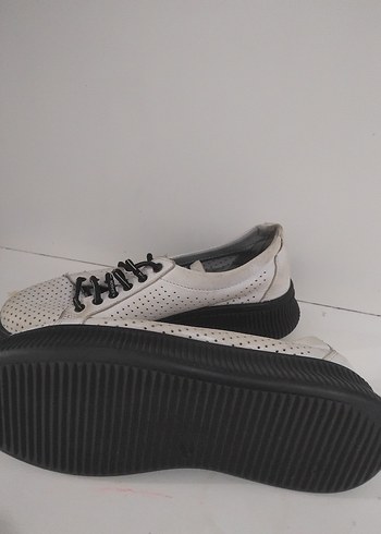 Beyaz Delikli Kadın Spor Ayakkabı - Görsel 3