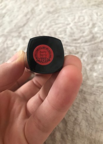 Avon Parlak Siyah Avon Ruj