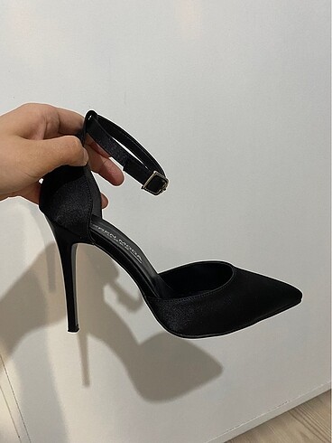 Saten Stiletto