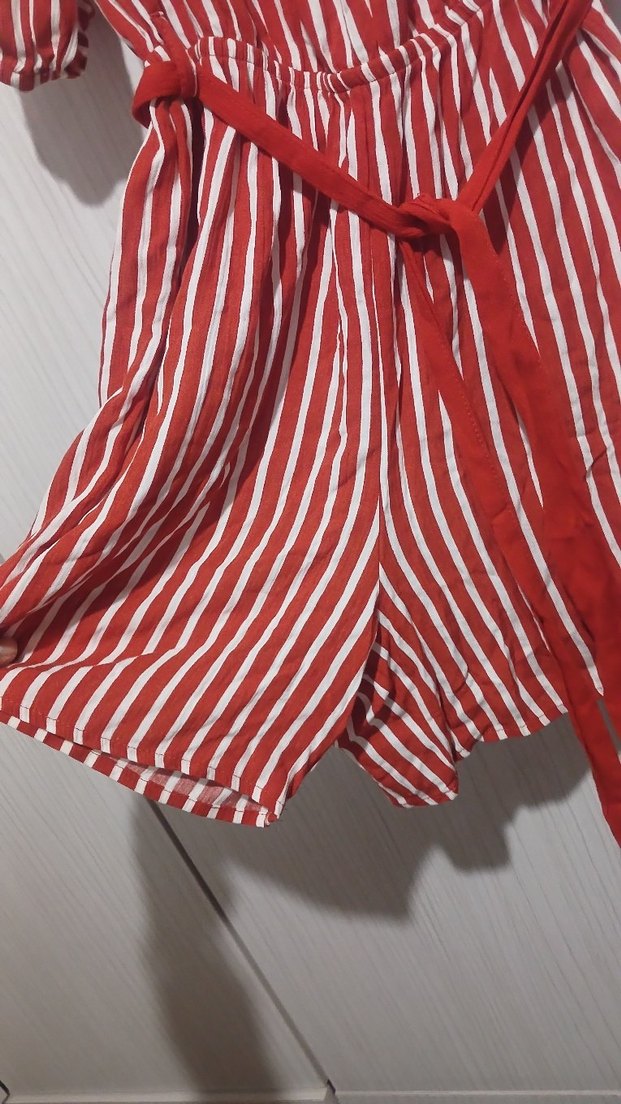 Kırmızı Çizgili Mini Kemerli Tulum - Görsel 4