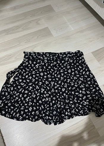 xs Beden Zara içi şortlu etek