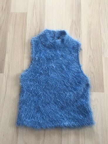 Bershka mavi tüylü crop
