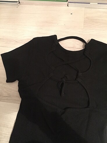 Trendyol & Milla Sırt dekolteli crop