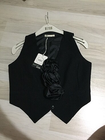 Zara Siyah Gül detaylı yelek