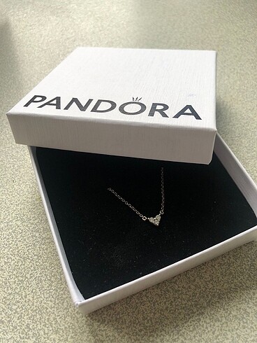 Pandora Pandora üç taşlı kalpli kolye