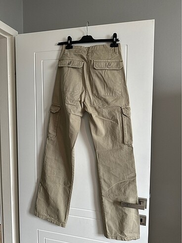34 Beden Pull and bear carco paraşüt pantolon