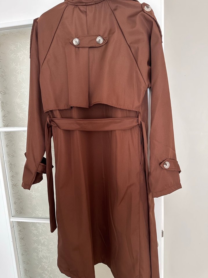 Kadın Kahverengi Uzun Düğmeli Trençkot - Görsel 3