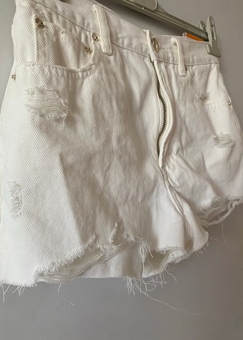 Pull and Bear Beyaz Mini Kot Şort