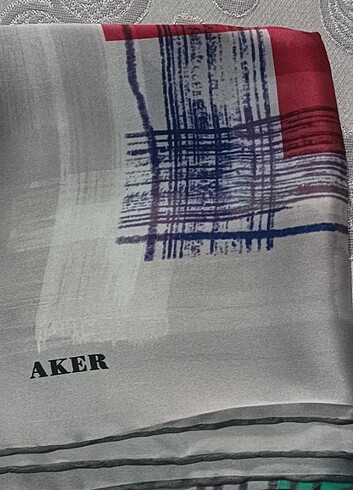 Beden Aker saf ipek eşarp