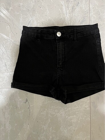 H&M shorts, 34-36