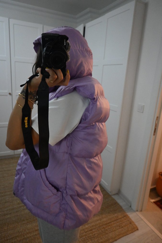 Mor Kapüşonlu Fermuarlı Kadın Şişme Yelek trendyolmilla - Görsel 2