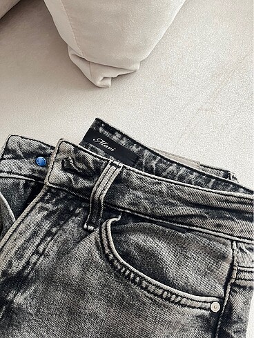 s Beden Mom jeans
