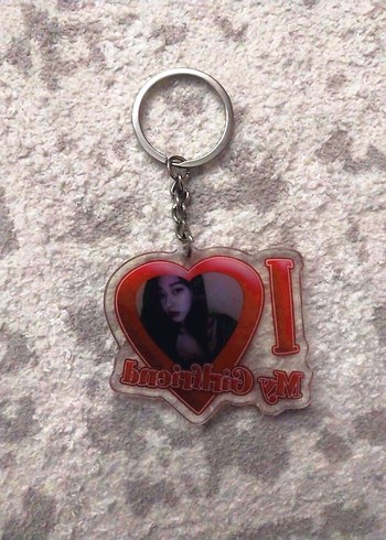 Parlak Kırmızı 'I Love My Girlfriend' Anahtarlık - Görsel 2