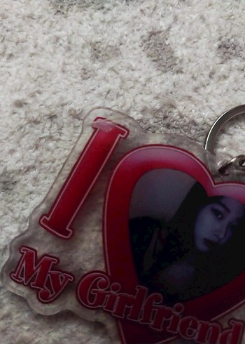 Parlak Kırmızı 'I Love My Girlfriend' Anahtarlık - Görsel 3