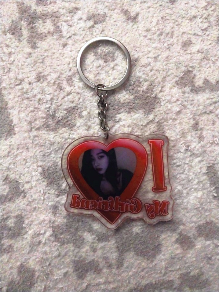 Parlak Kırmızı 'I Love My Girlfriend' Anahtarlık - Görsel 2