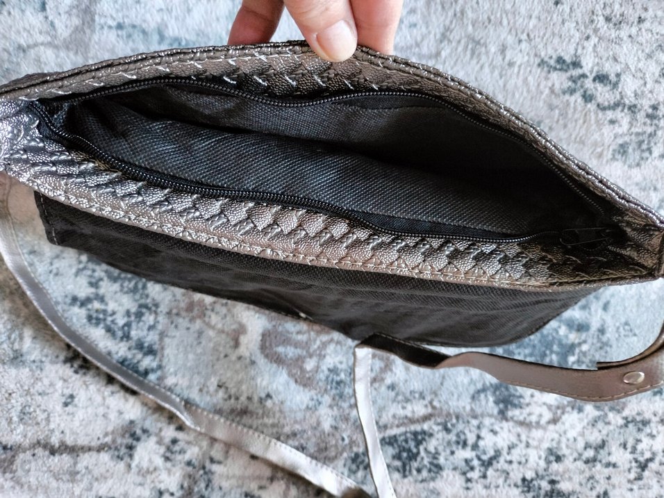 Gri Deri Nakışlı Kadın Çanta - Görsel 3