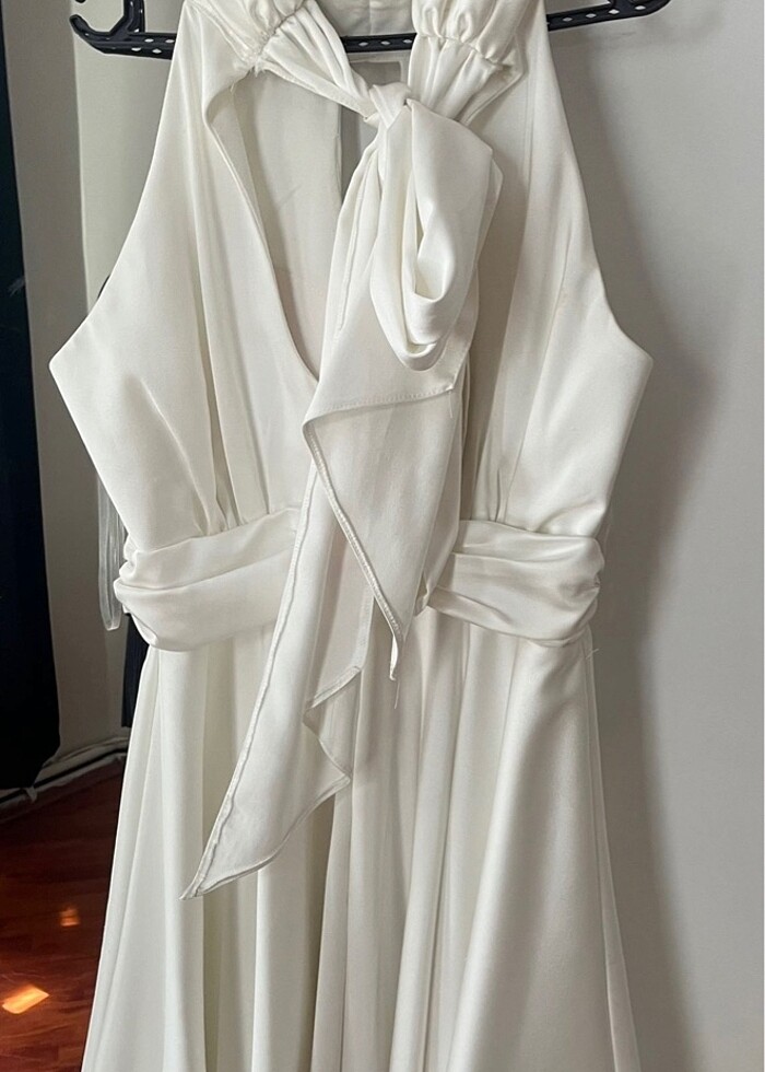 Beyaz Saten Elbise - Görsel 3