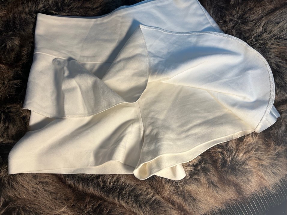 Beyaz Mini Şort - Görsel 2