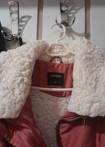 Defacto Mont , Pembe mont
