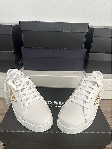 Prada 38