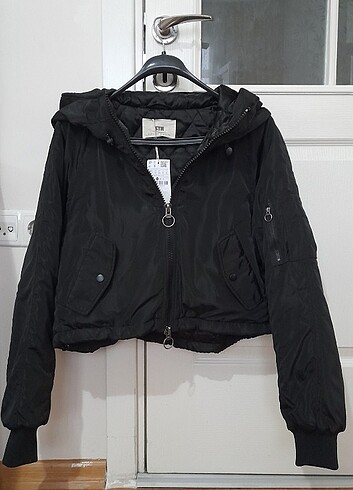 Stradivarius Kapişonlu Saten Bomber Ceket