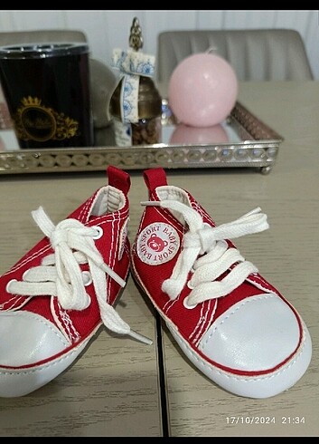 LC Waikiki Lacivert sandalet Waikiki kırmızı converse