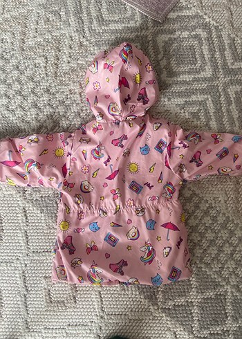 Kız Çocuk Kapüşonlu Renkli Baskılı Yağmurluk - Görsel 3