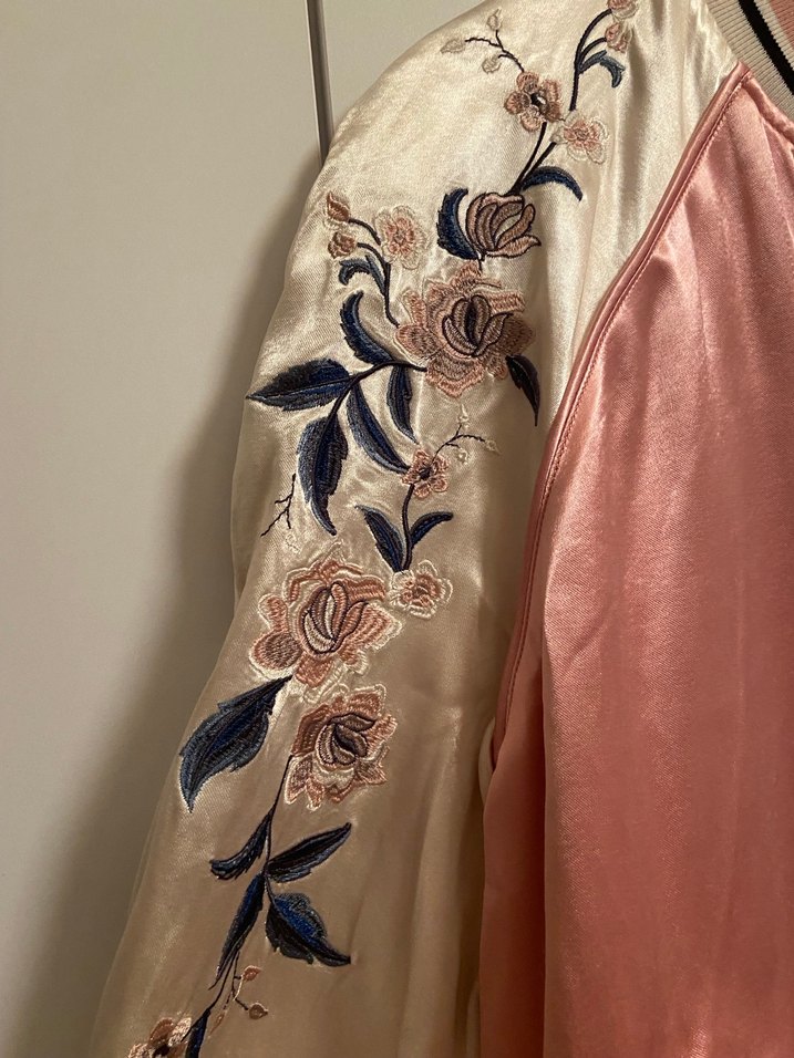 İki yönlü ve çok şık Nakış İşlemeli Parlak Pembe Kadın Ceket - Görsel 2