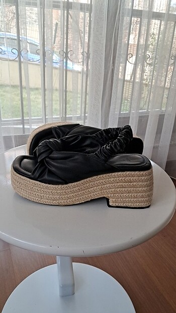 H&M Yeni sandalet.
