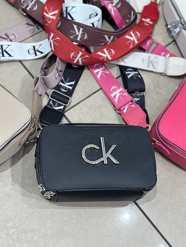 Calvin Klein Kol çantası