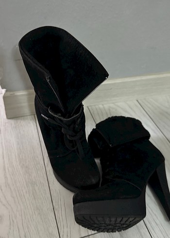 Siyah Süet Kürklü Platform Topuklu Kadın Bot - Görsel 3