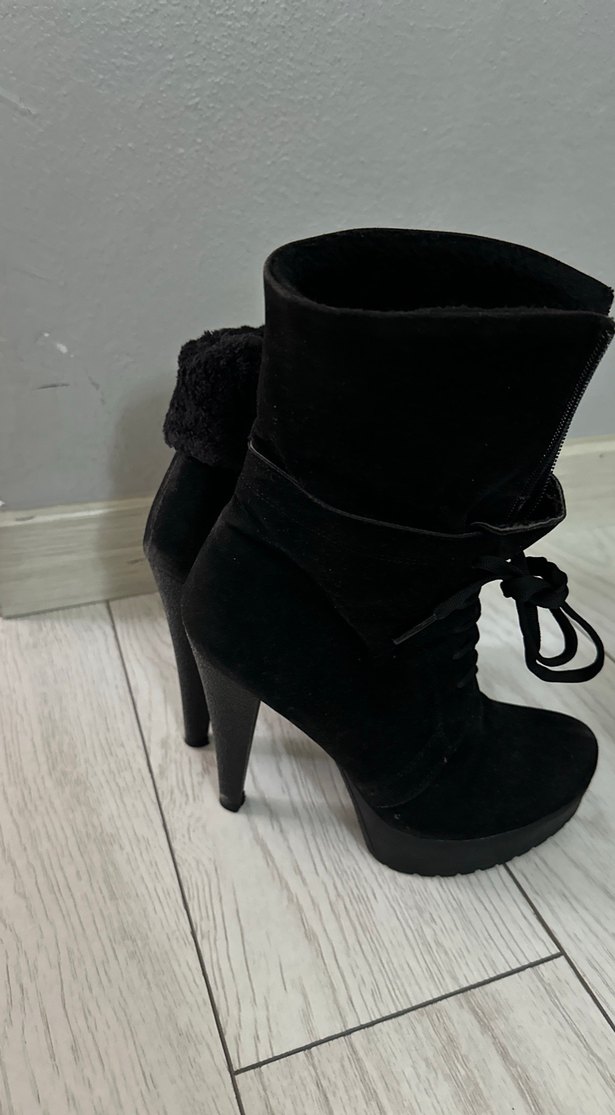 Siyah Süet Kürklü Platform Topuklu Kadın Bot - Görsel 2