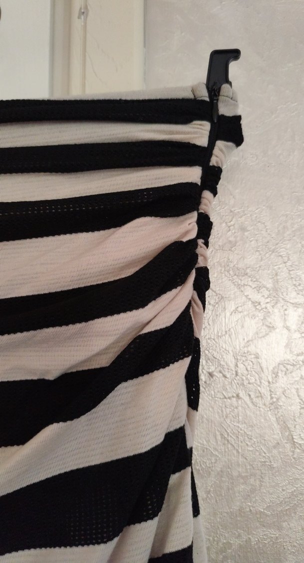Askısız Drapeli Siyah Beyaz midi etek bel 34 esniyor boy 54 ki - Görsel 4