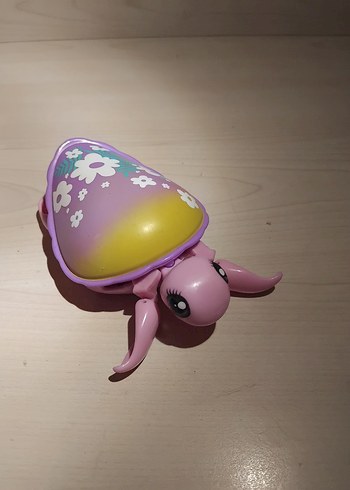 Suda hareket edebilen Disney Pembe Kaplumbağa Figür Oyuncak