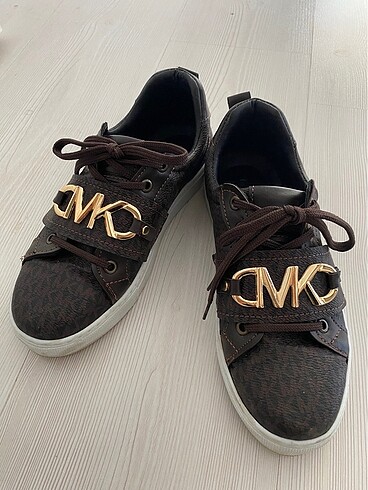 Sneakers ayakkabı